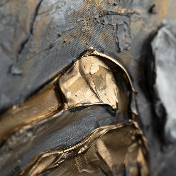The painting "Couple in the Depths" is a relief animal abstraction in silver and gold tones.