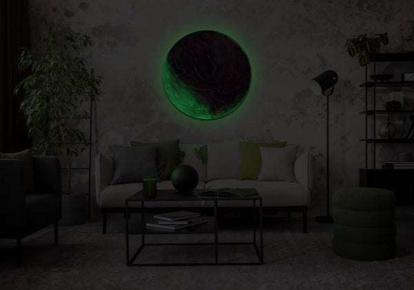 The painting "Green Orbit" is a round textured canvas with a natural character and a glowing effect
