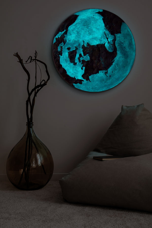 The painting "Shadow of the Continents" is a round abstraction that glows in the dark