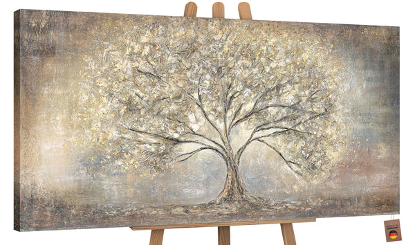 The painting "Golden Tree" is a symbol of harmony and natural grandeur