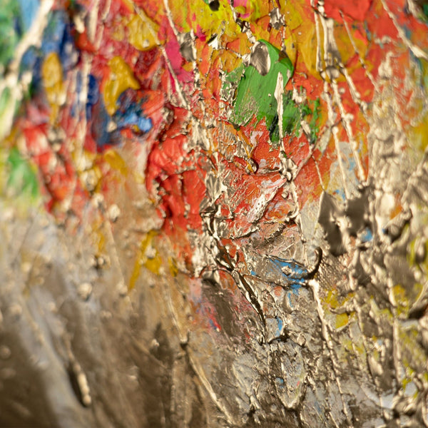 The painting "Extreme Colors" is a horizontal abstraction with bright strokes.