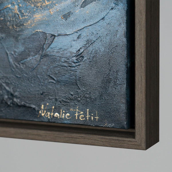 The painting "Gold of the Clouds" is an abstraction with the lightness of the sky and the shine of metal.